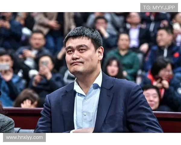 姚明的表情背后故事揭秘：从篮球场到生活中的真实情感展现