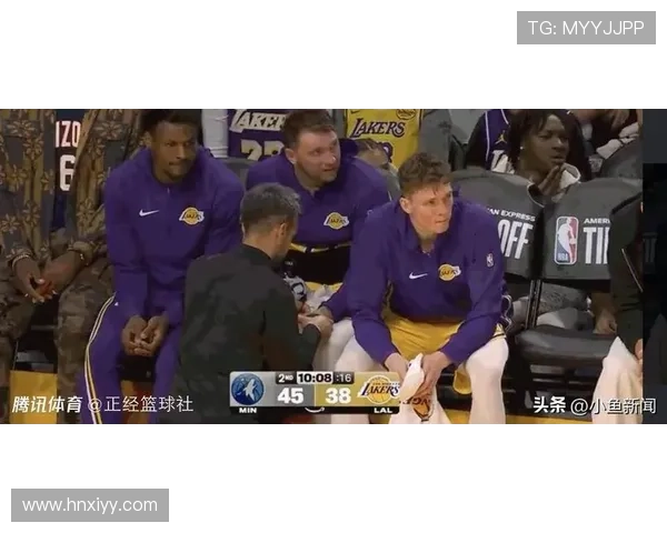 东契奇詹姆斯击掌后提前离场 半场未结束前往球员通道疑似治疗手指受伤